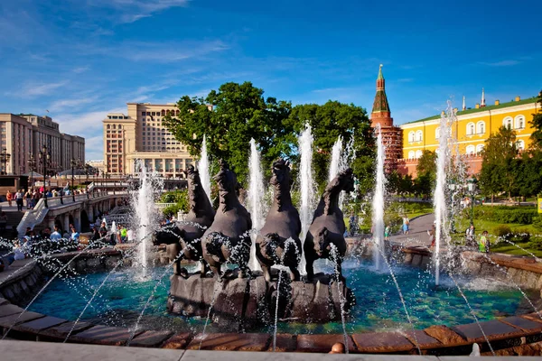 Fountain Four Seasons på Manezh Square i Moskva, Russland – stockfoto