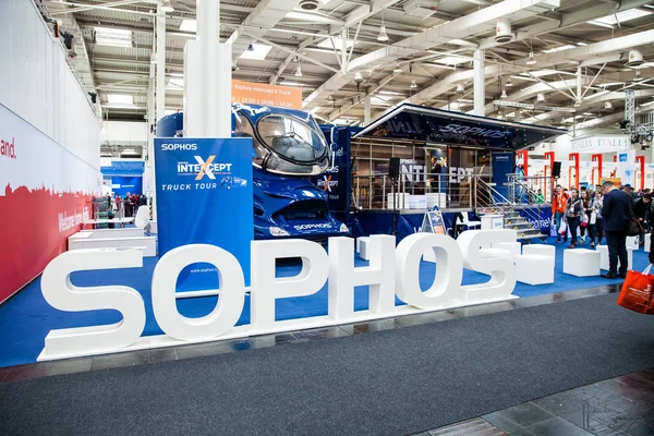 Sophos Next-gen επιχείρηση ασφαλείας ceber σταθεί εσωτερικό στην έκθεση Cebit 2017 στο Hannover Messe, Γερμανία — Φωτογραφία Αρχείου