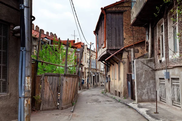 Gamla hus i Tbilisi, Georgien — Stockfoto