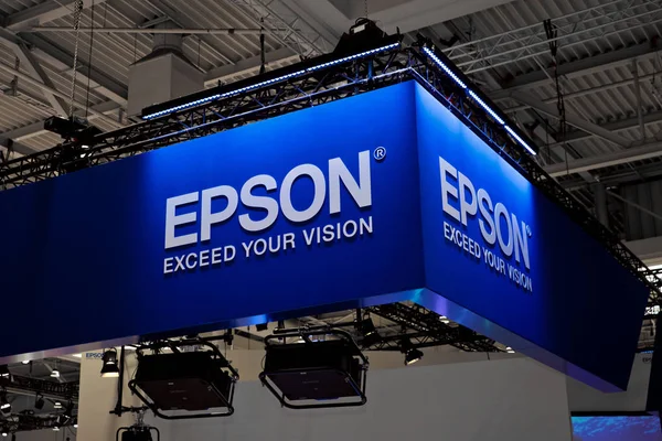 Assinatura do logotipo da empresa Epson na feira de exposições Cebit 2017 em Hannover Messe, Alemanha — Fotografia de Stock