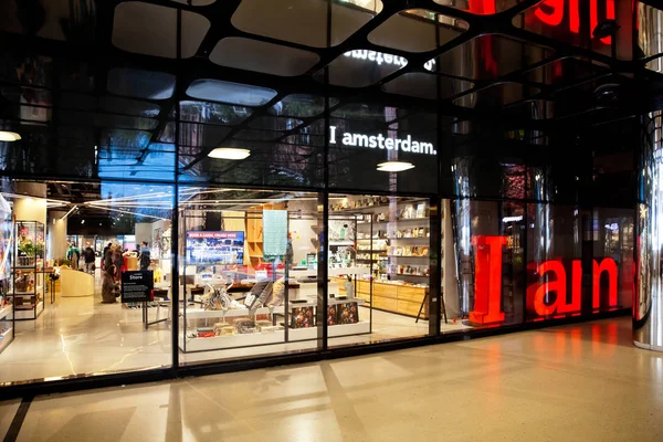 Já jsem Amsterdam shop na hlavní nádraží v Amsterdamu, Nizozemsko — Stock fotografie