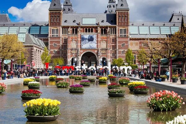 Rijksmuseum vista com sinal I Amsterdã na cidade de Amsterdã, Holanda — Fotografia de Stock