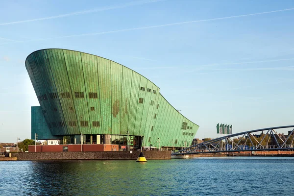 Nemo Science Museum v městě Amsterdam, Nizozemsko — Stock fotografie