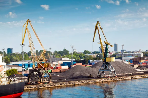 Hamnen i Riga — Stockfoto