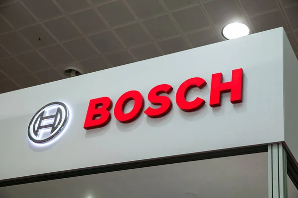 Bosch şirket logosu duvarda. Bosch bir Alman uluslararası mühendislik ve elektronik şirkettir
