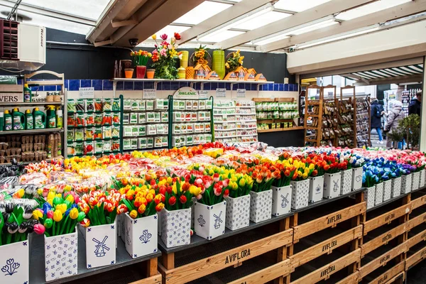 Mercado de flores en Amsterdam, Países Bajos — Foto de Stock