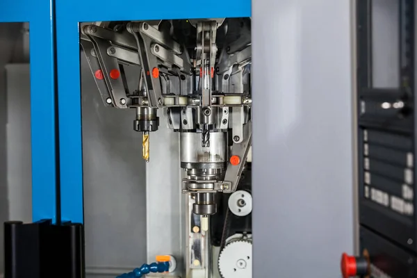 Mecanizado CNC totalmente automático — Foto de Stock