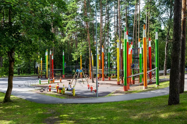Ökologischer Holzspielplatz — Stockfoto