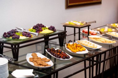 Aperatifler ve sandviç kahvaltı için