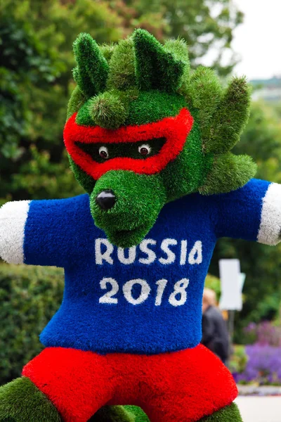 Fű tett jelképe a futball világbajnokság 2018 Oroszország Farkas nevű Zabivaka — Stock Fotó