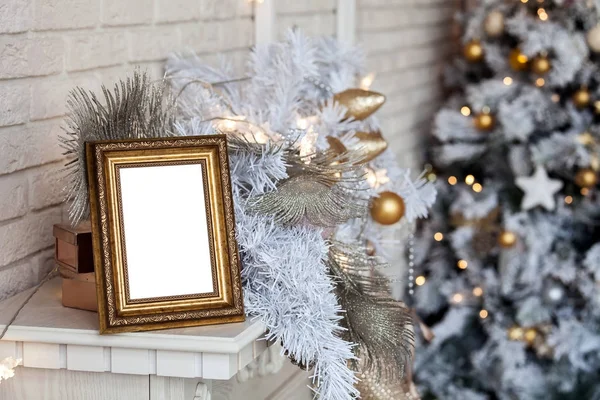 Moldura de foto branca com fundo de Natal — Fotografia de Stock