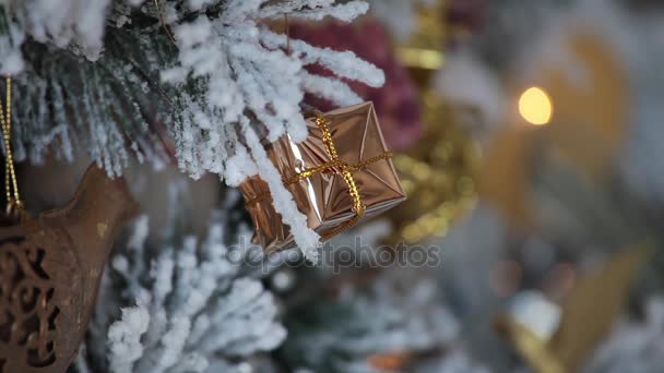 Noel arka plan yeni yıl ağacı ile dekore edilmiş — Stok video