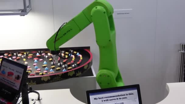 Collaborative Fanuc-roboten Cr-7ia presentation på mässan Cebit 2017 i Hannover Messe, Tyskland — Stockvideo