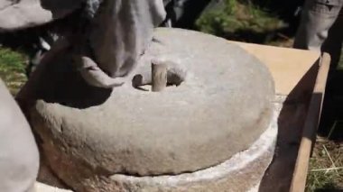 Deneysel taşlama ve antik un üretimi