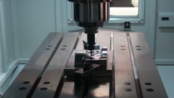 CNC máquina de procesamiento de metales — Vídeos de Stock