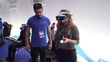 Video oyunları Playstation Ps4 üzerinde oynamak insanlar stand