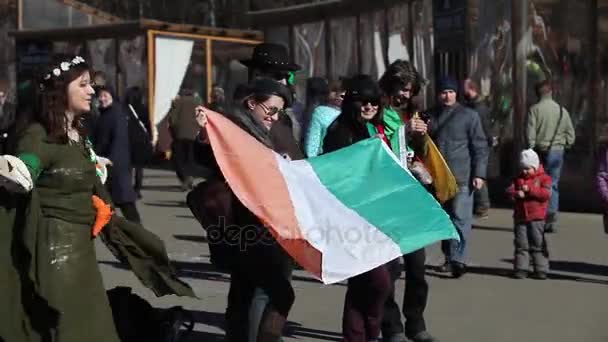 Celebración del Día de San Patricio irlandés en Moscú, Rusia . — Vídeo de stock