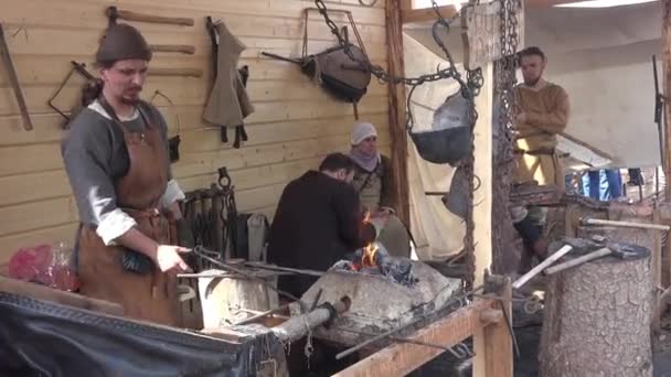 The annual festival in Kolomenskoye. Reconstruction of Ancient Rus. Blacksmith blows the bellows — Stock Video