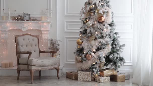 Witte klassieke kerst en Nieuwjaar interieur — Stockvideo