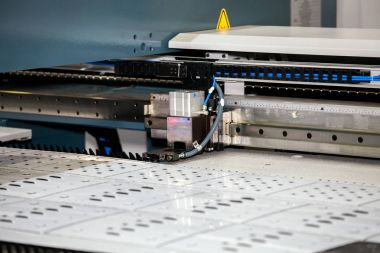 Metal levha Delme Makinası