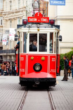 Taksim kare kırmızı Tramvayda. Vintage tramvay ile ünlü turistik çizgi