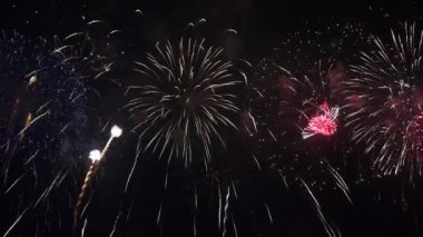 Şaşırtıcı havai fişek piroteknik gösterisi