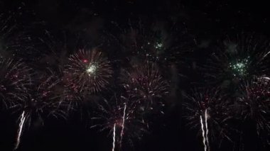 Piroteknik havai fişek gösterisi