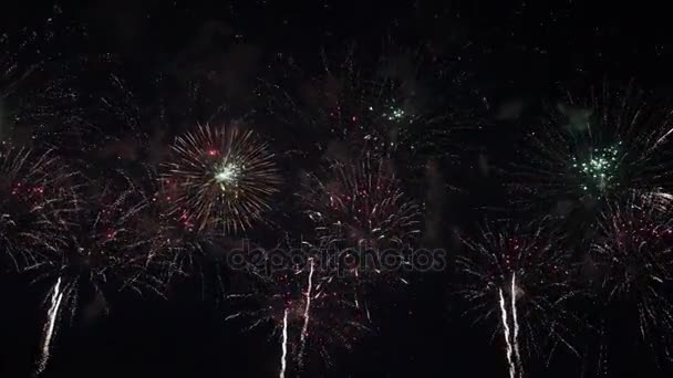 Spettacolo pirotecnico di fuochi d'artificio — Video Stock