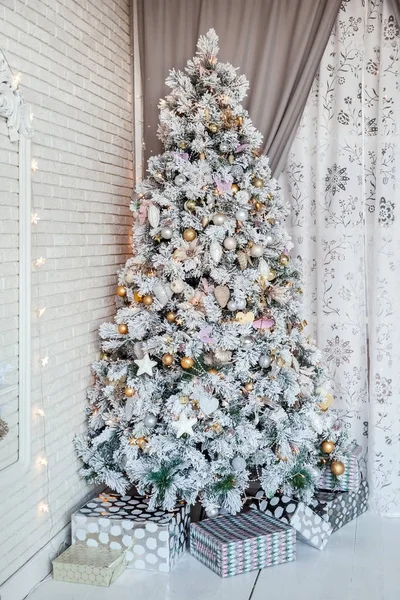 Klasyczny biały Boże Narodzenie wnętrza tła — Zdjęcie stockowe