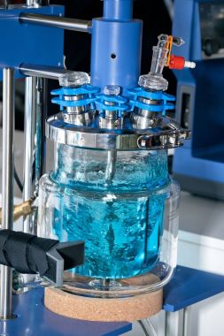 Evrensel reaktör iş istasyonu