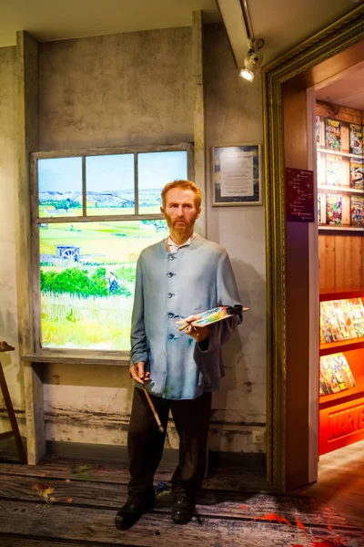 Wax figure of Vincent Willem van Gogh, dutch post-impressionist painter in Madame Tussauds Wax museum in Amsterdam, Netherlands — Stock Photo, Image