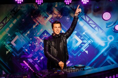 Amsterdam, Hollanda - Mart, 2017: Balmumu şekil Hollandalı Dj, prodüktör ve remixer Robbert van de Hardwell Madame Tussauds balmumu müzesine Amsterdam, Hollanda içinde olarak bilinen Corput