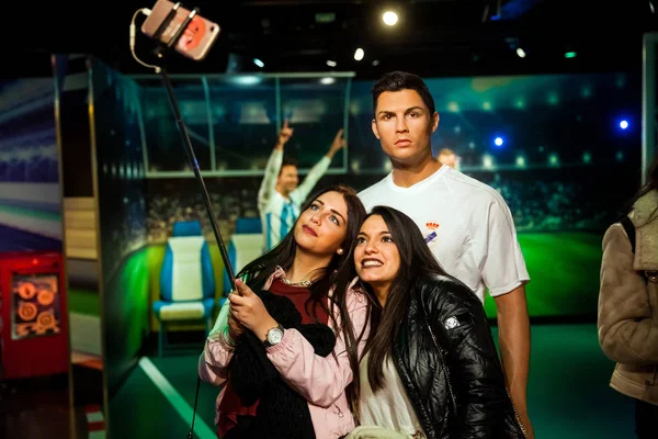 Figura de cera de Cristiano Ronaldo futbolista en Madame Tussauds Museo de cera en Amsterdam, Países Bajos —  Fotos de Stock