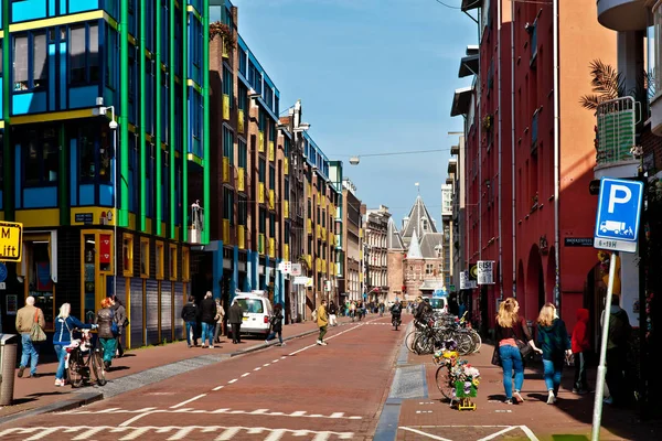 Typowa architektura miasta Amsterdam, Holandia — Zdjęcie stockowe