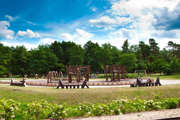 Ökologischer Holzspielplatz — Stockfoto