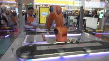 Kuka robot kol ve Beckhoff üzerinde Ethercat ile otomasyon çözümleri Messe Hannover, Almanya'nın Fuar stand