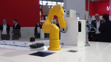 Messe Hannover, Almanya'nın adil otomatik Staubli Tx60 endüstriyel Robot