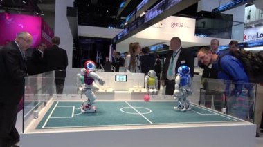 Küçük insana ilişkin Nao robot Messe Hannover, Almanya'nın adil futbol oynamak