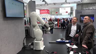 Farklı gereksinim ve Messe Hannover, Almanya'nın adil uygulama için robotlar show