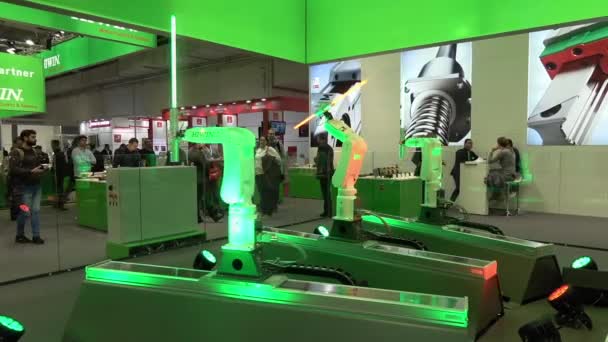 Yıldız savaşları robotik Messe Hannover, Almanya'nın adil kürsüye Hiwin mücadele — Stok video