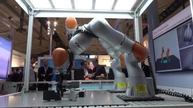 Otomasyon geleceği, Kuka robot üzerinde Siemens ile Özerk sistem Messe Hannover, Almanya'nın adil durmak