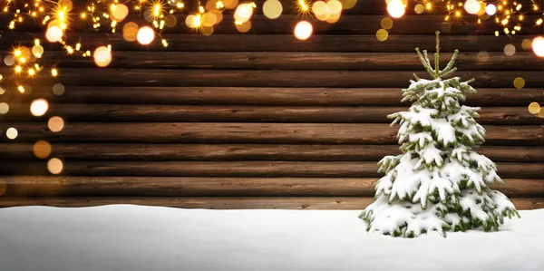Noel çerçeve köknar ağacı, ahşap, kar ve ışıklar ile — Stok fotoğraf