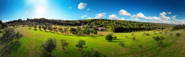 Vista Panorâmica Aérea Ampla Uma Paisagem Rural Agradável Com Prados — Fotografia de Stock