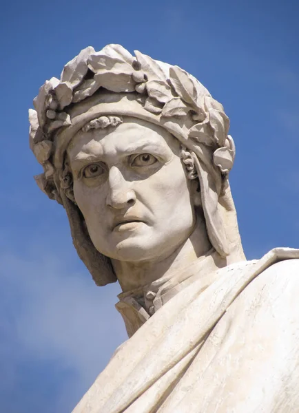 Fragmento del monumento a Dante Alighieri — Foto de Stock