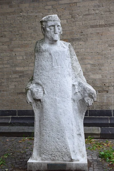 Iohann Adam Schall von Bell monumento ao lado de Minoritenkirche . — Fotografia de Stock