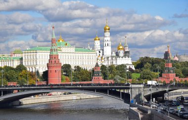 Moskova Kremlin Moskova Nehri kıyısında