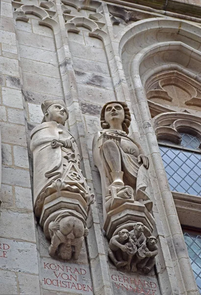 Sculture sulla Torre del Municipio di Colonia — Foto Stock