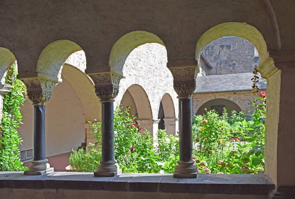 Rosary courtyard of the Church of Our Lady of Capitoline — Stock Photo, Image