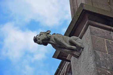 Yaban domuzu şeklinde Gargoyle