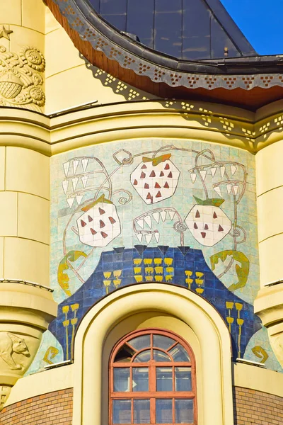 모스크바에 야로슬라블 건물은 1870 건축가 표도르 지었다 건물은 현대의 요소들 — 스톡 사진